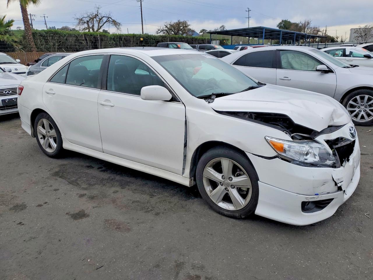 2011 TOYOTA CAMRY BASE photo 4
