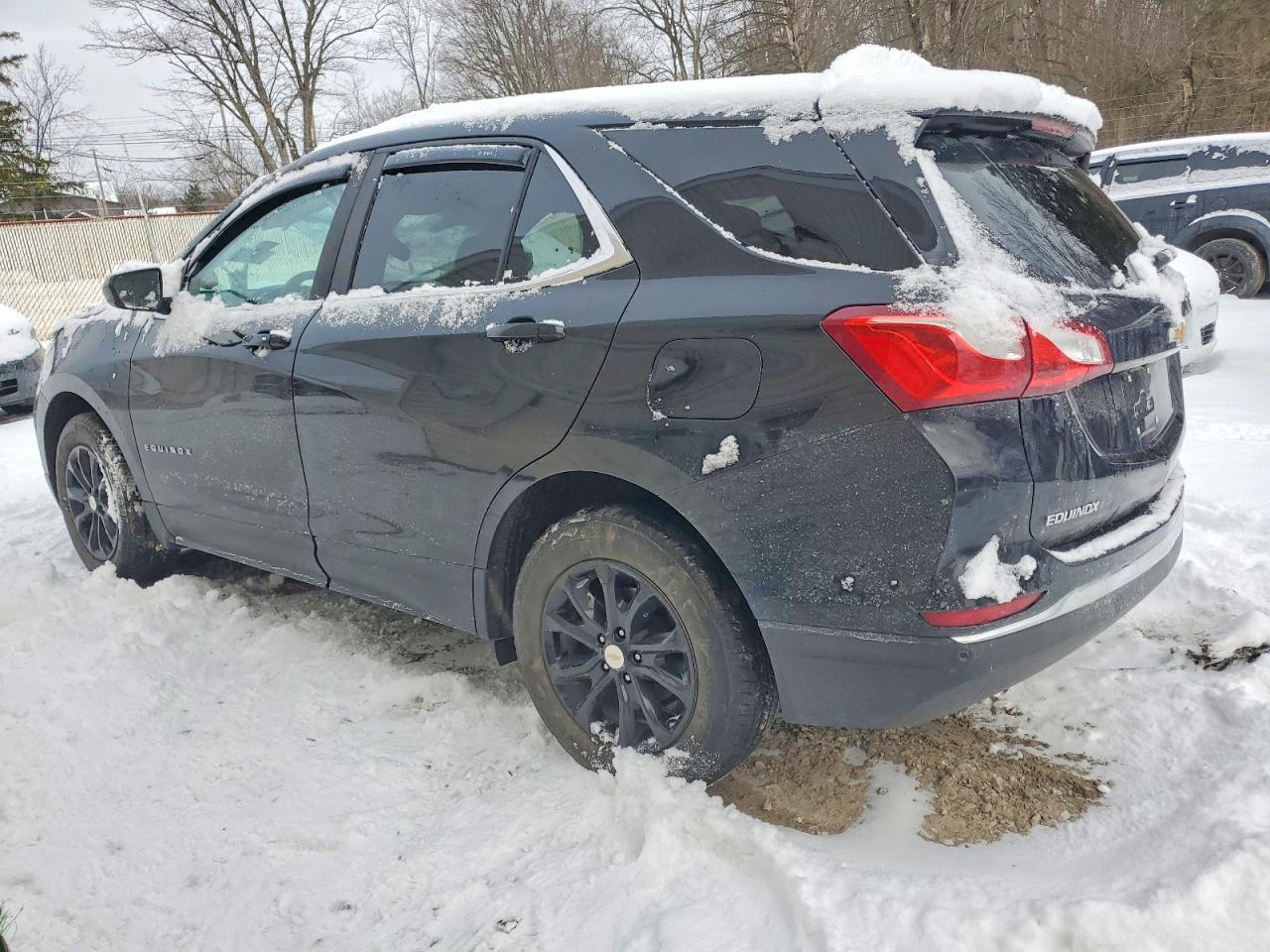 2021 CHEVROLET EQUINOX LT photo 2