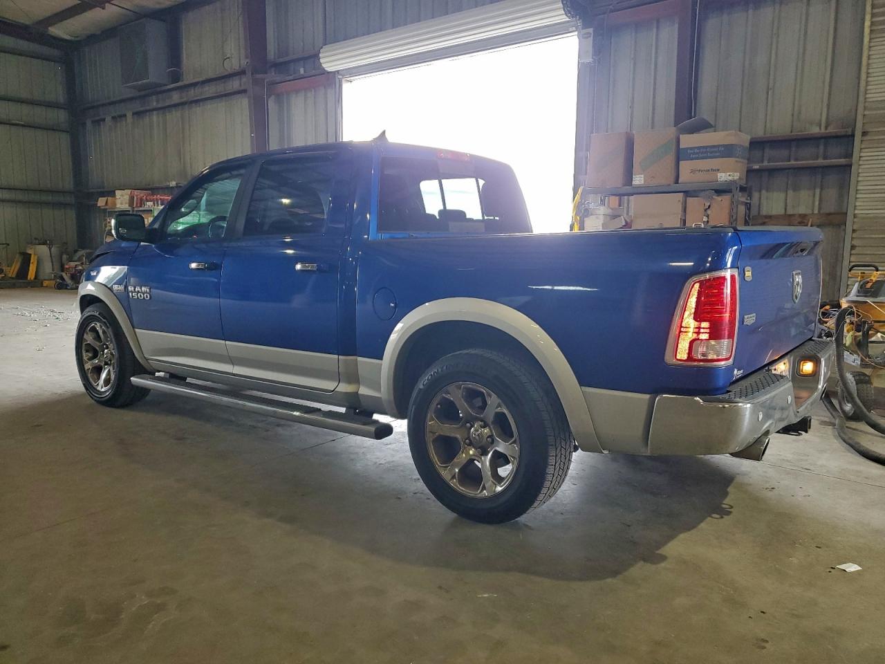 2016 RAM 1500 LARAMIE photo 2