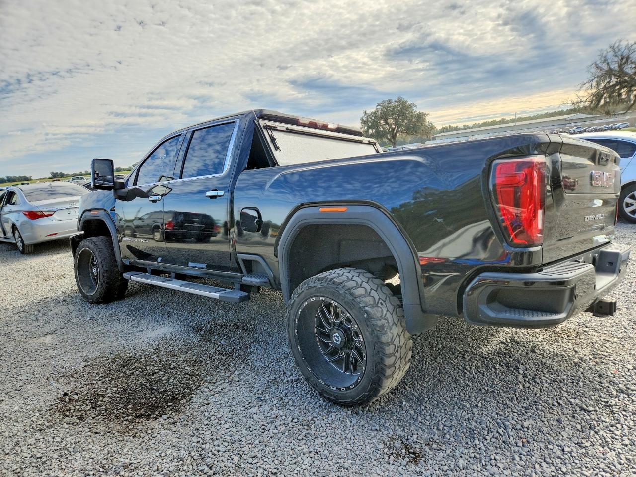 2020 GMC SIERRA K2500 DENALI photo 2