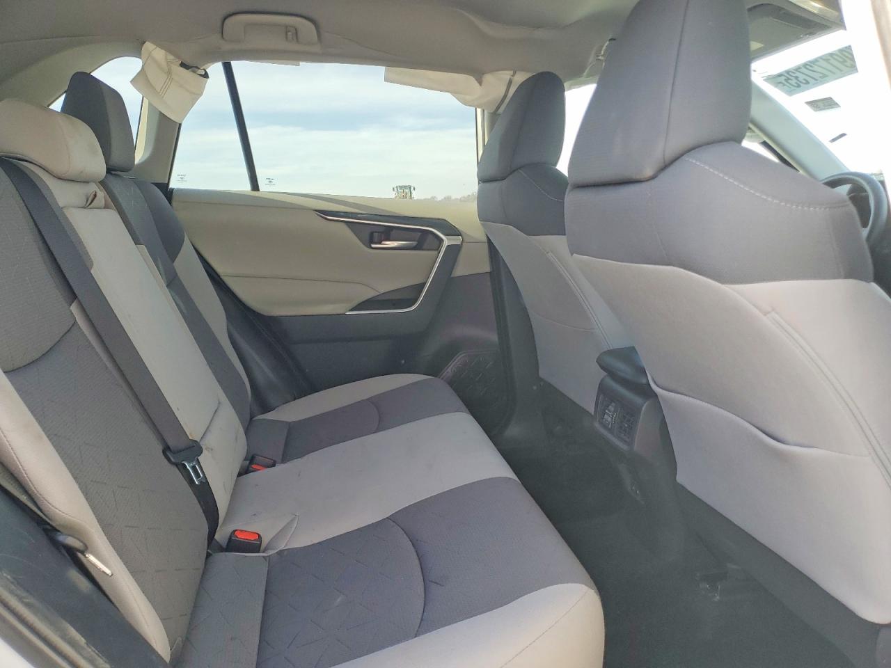 2022 TOYOTA RAV4 XLE photo 11