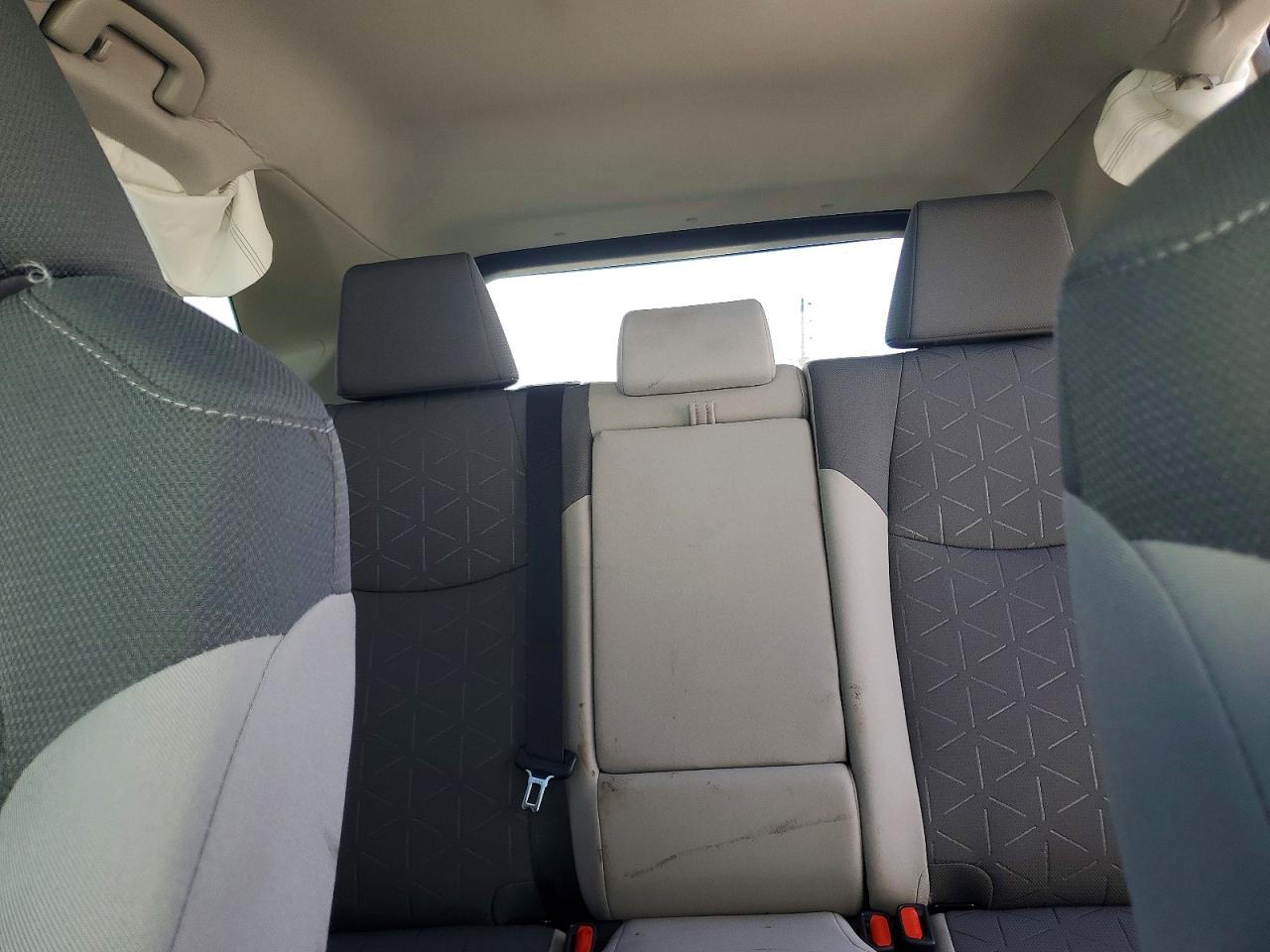 2022 TOYOTA RAV4 XLE photo 10