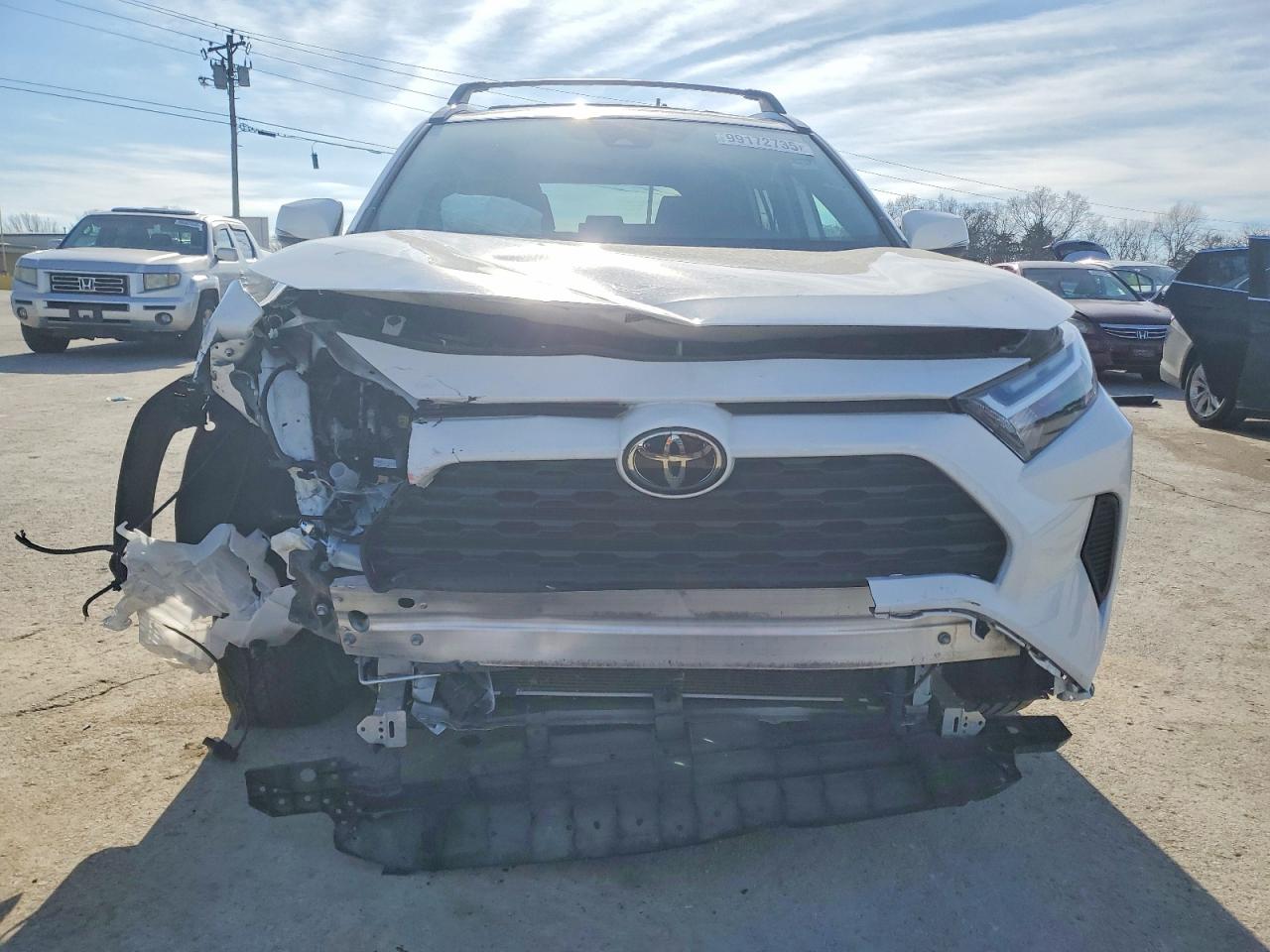 2022 TOYOTA RAV4 XLE photo 5