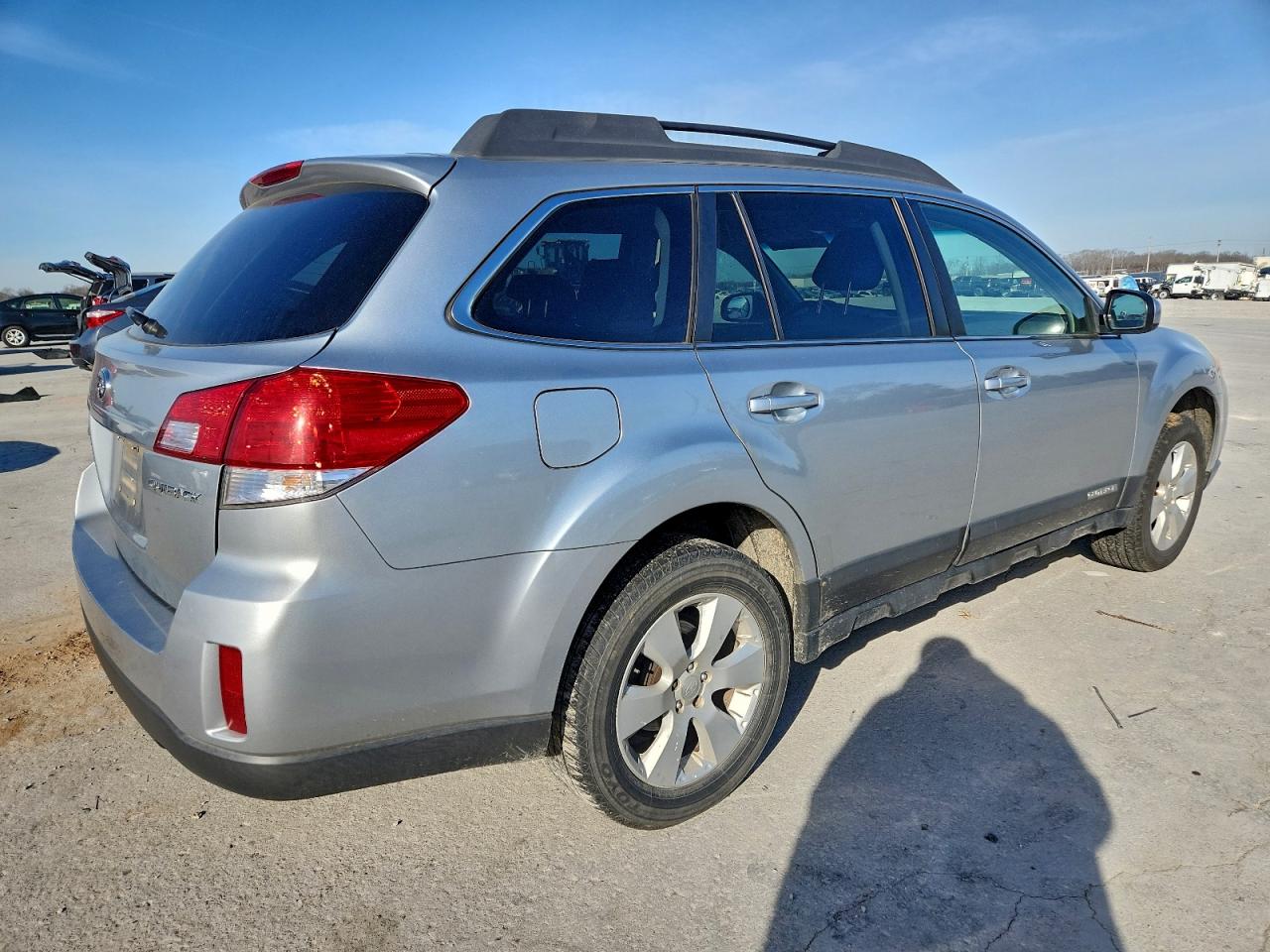 2012 SUBARU OUTBACK photo 3