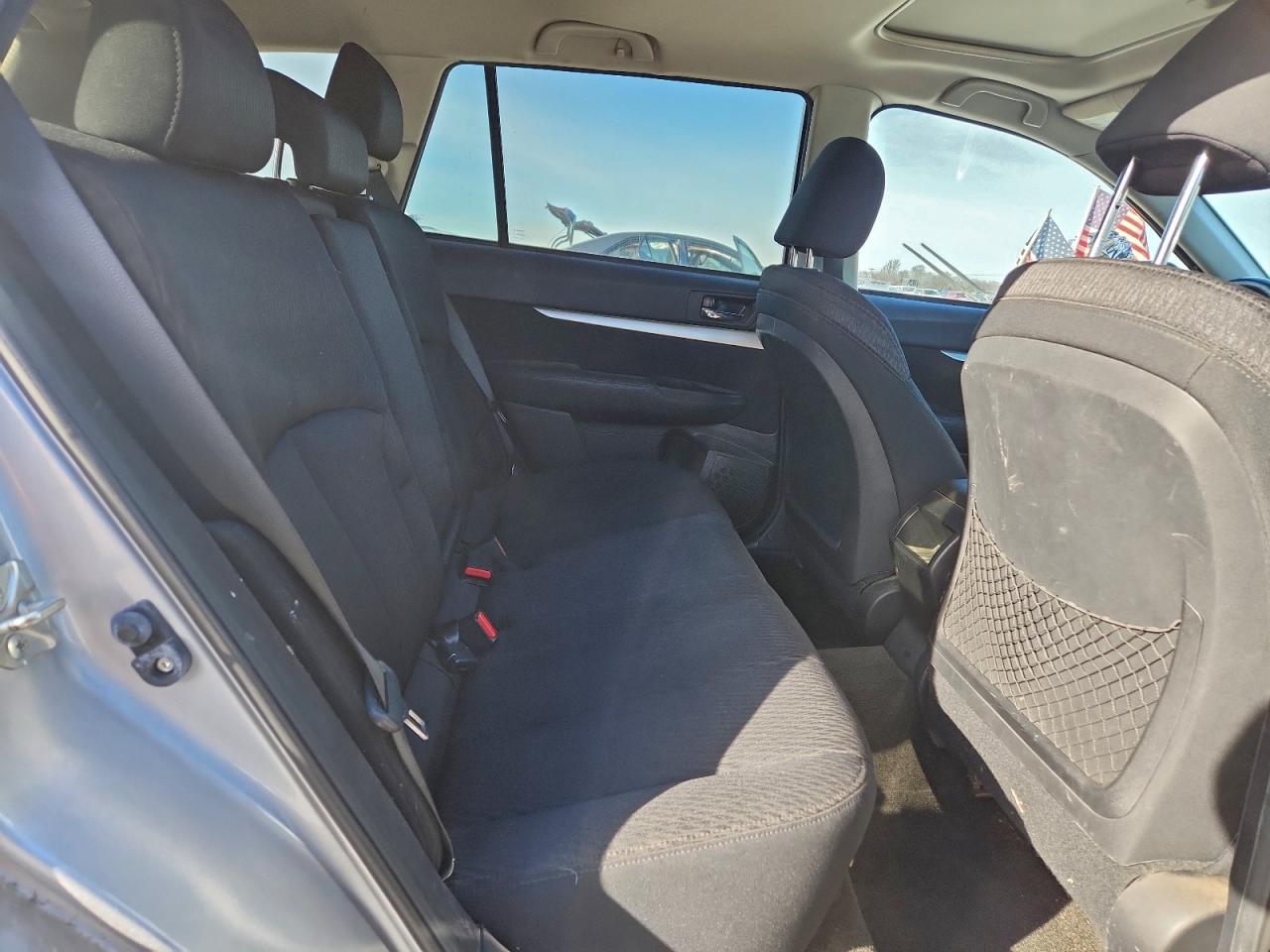 2012 SUBARU OUTBACK photo 11