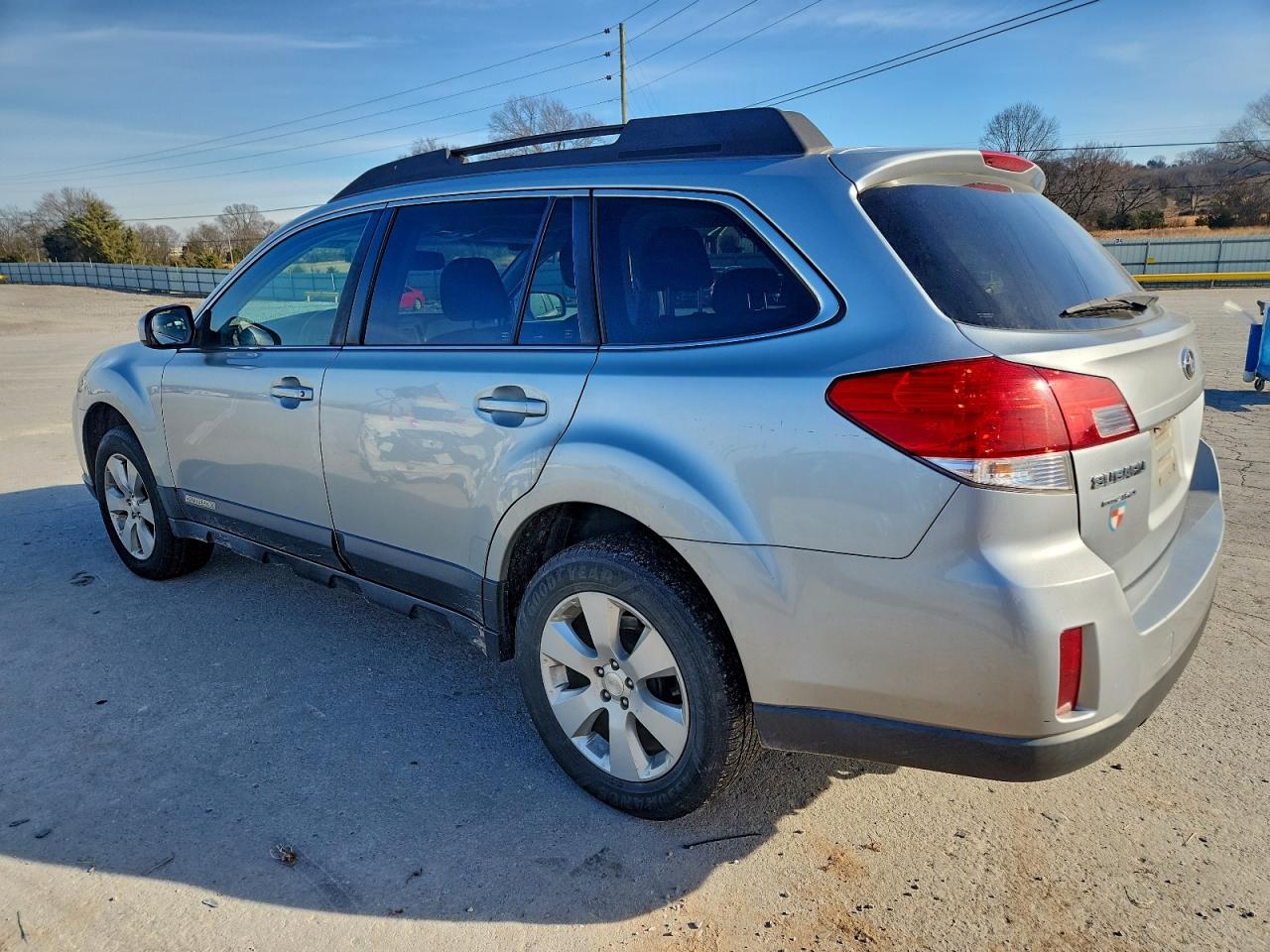 2012 SUBARU OUTBACK photo 2