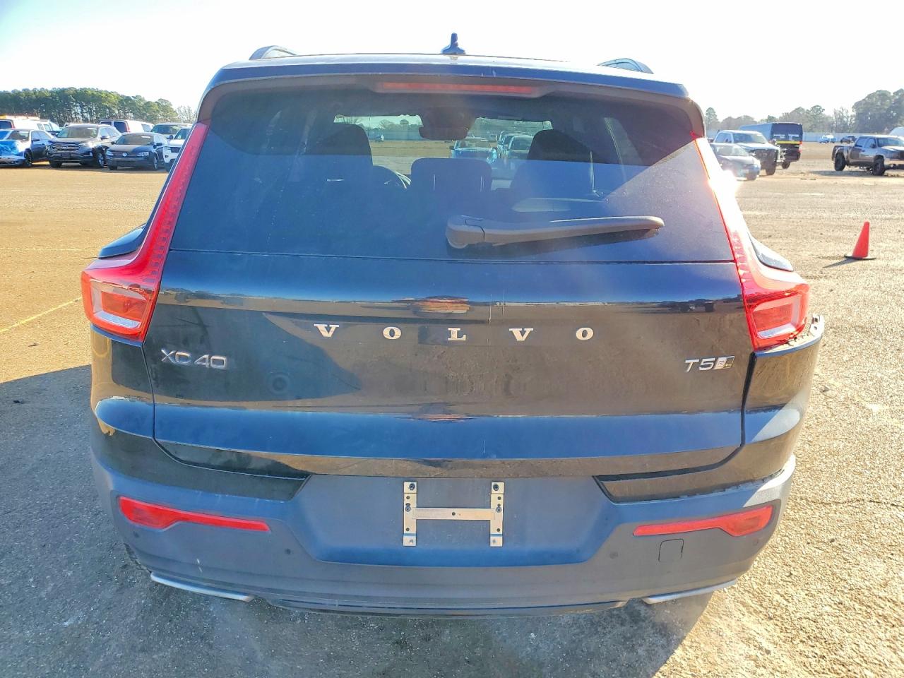 2020 VOLVO XC40 T5 R-DESIGN photo 6