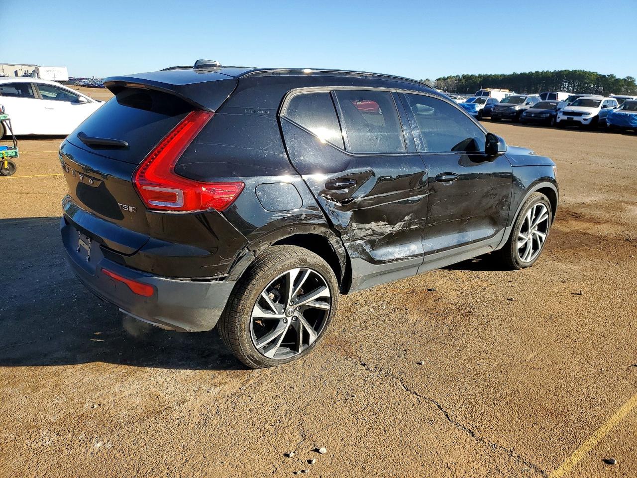 2020 VOLVO XC40 T5 R-DESIGN photo 3