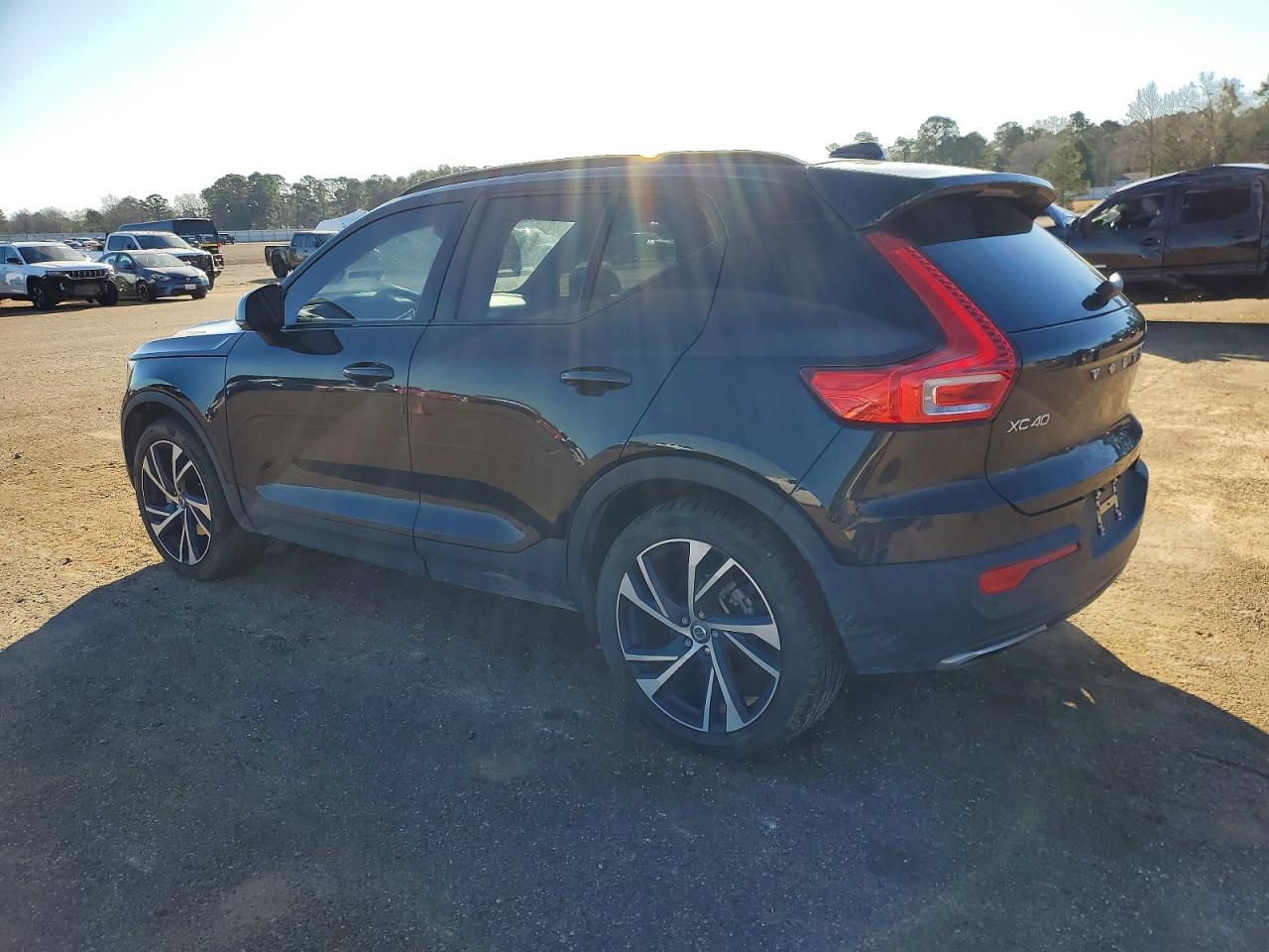 2020 VOLVO XC40 T5 R-DESIGN photo 2