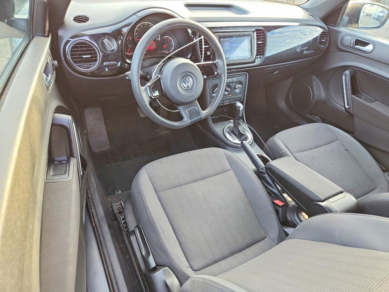 2013 VOLKSWAGEN BEETLE photo 22