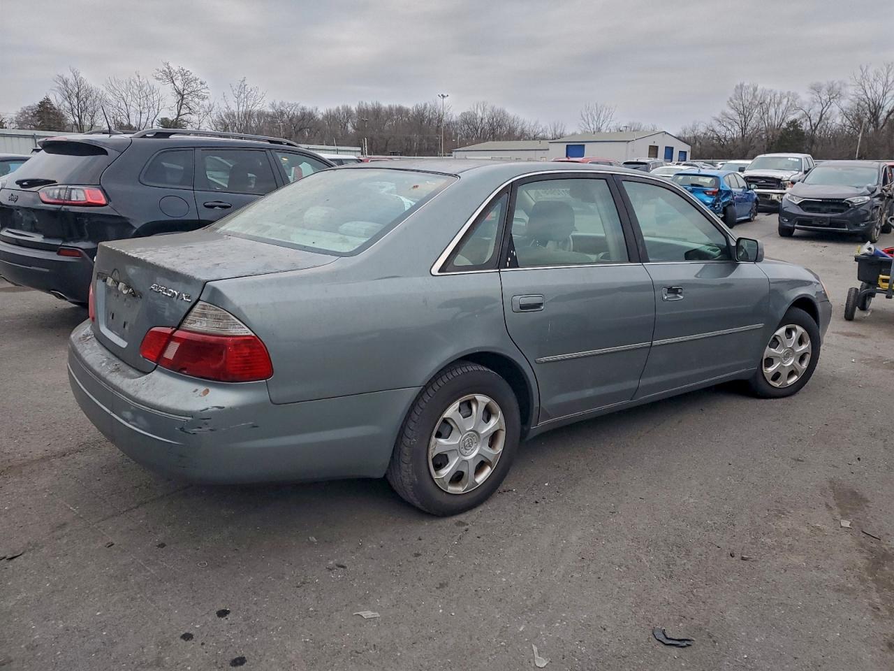 2003 TOYOTA AVALON XL photo 3