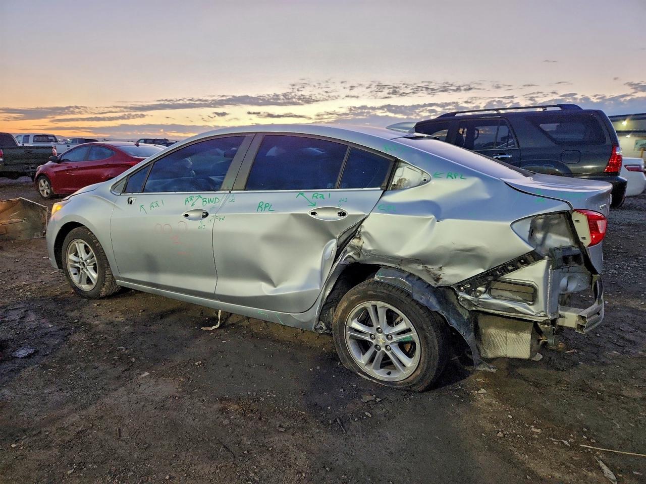 2016 CHEVROLET CRUZE LT photo 2