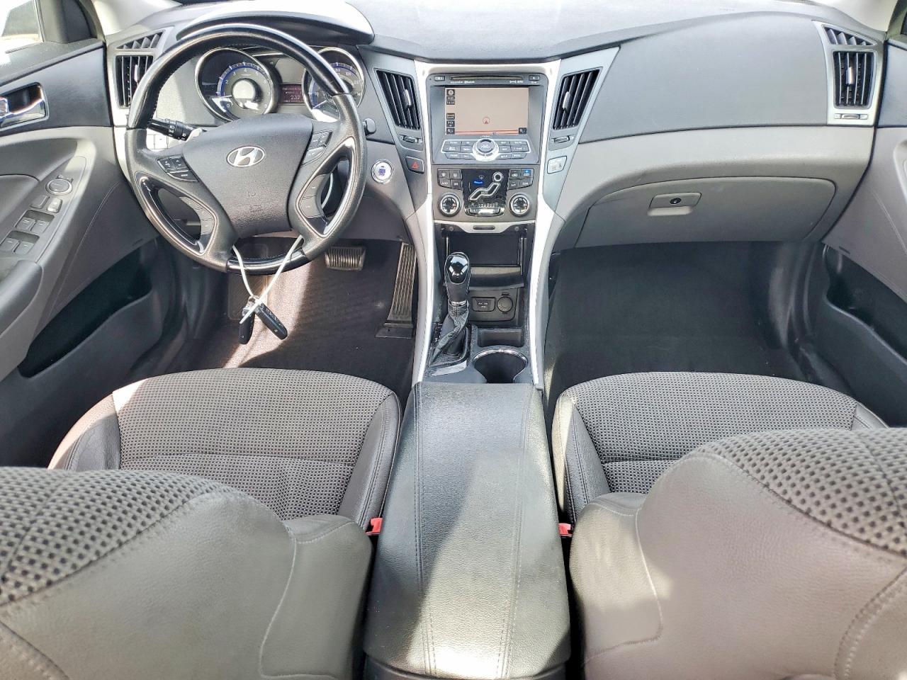 2011 HYUNDAI SONATA SE photo 8