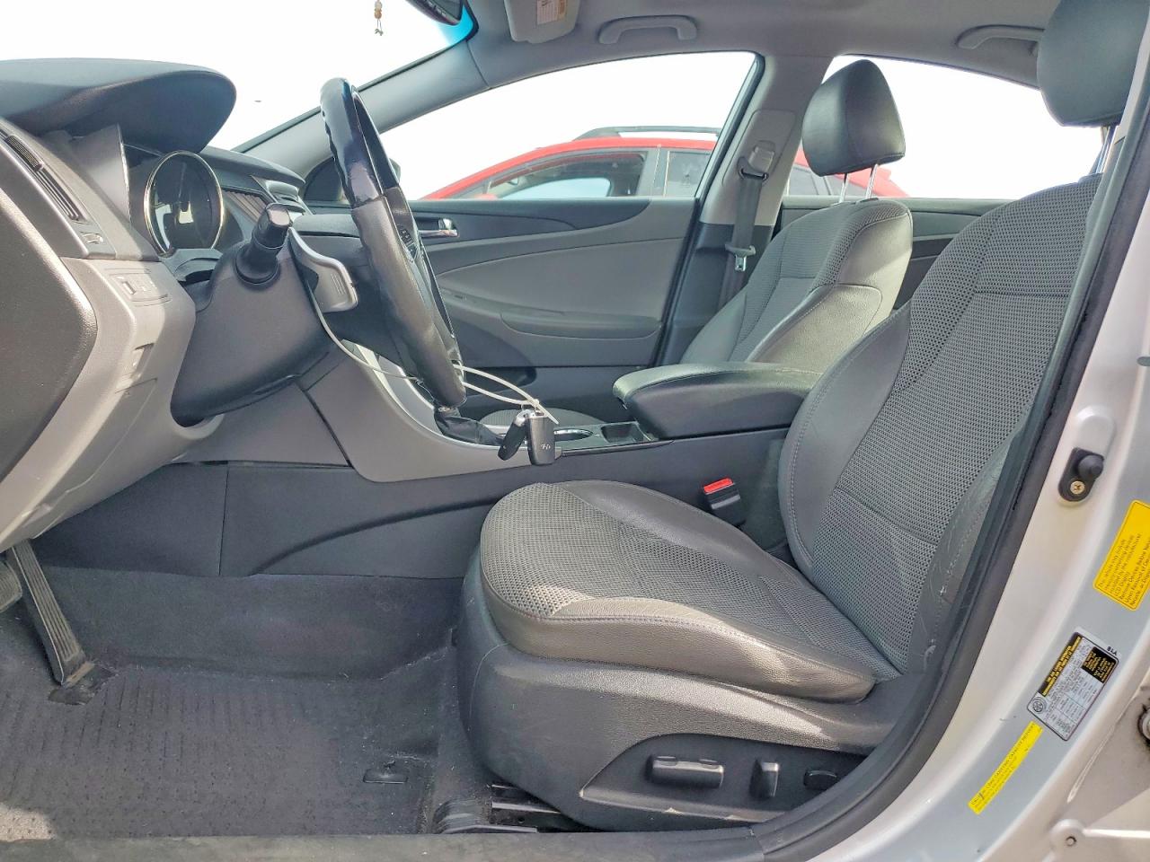 2011 HYUNDAI SONATA SE photo 7