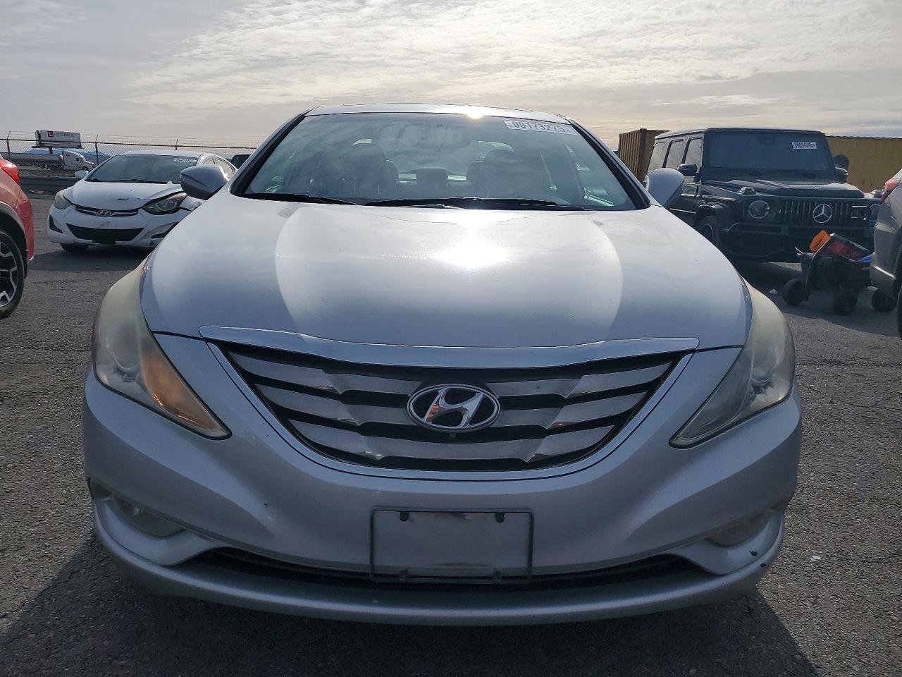 2011 HYUNDAI SONATA SE photo 5