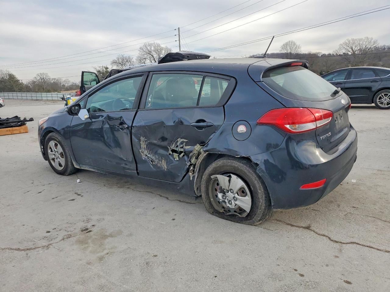 2017 KIA FORTE LX photo 2