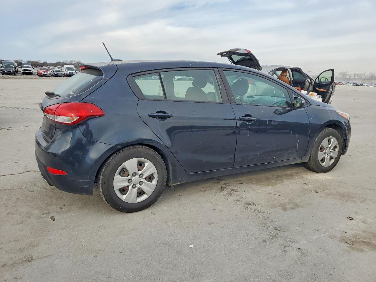 2017 KIA FORTE LX photo 3