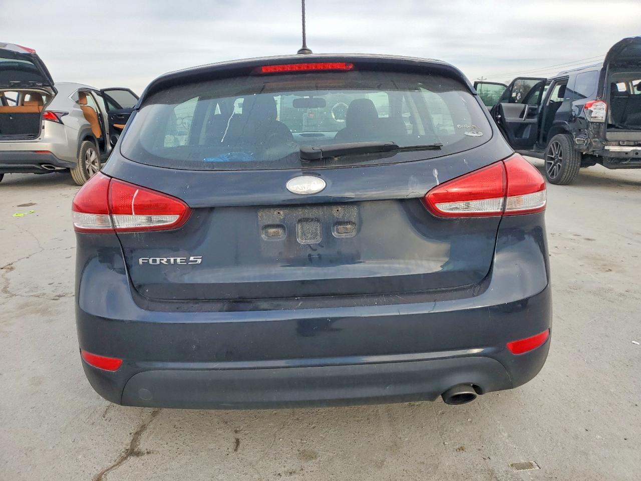 2017 KIA FORTE LX photo 6