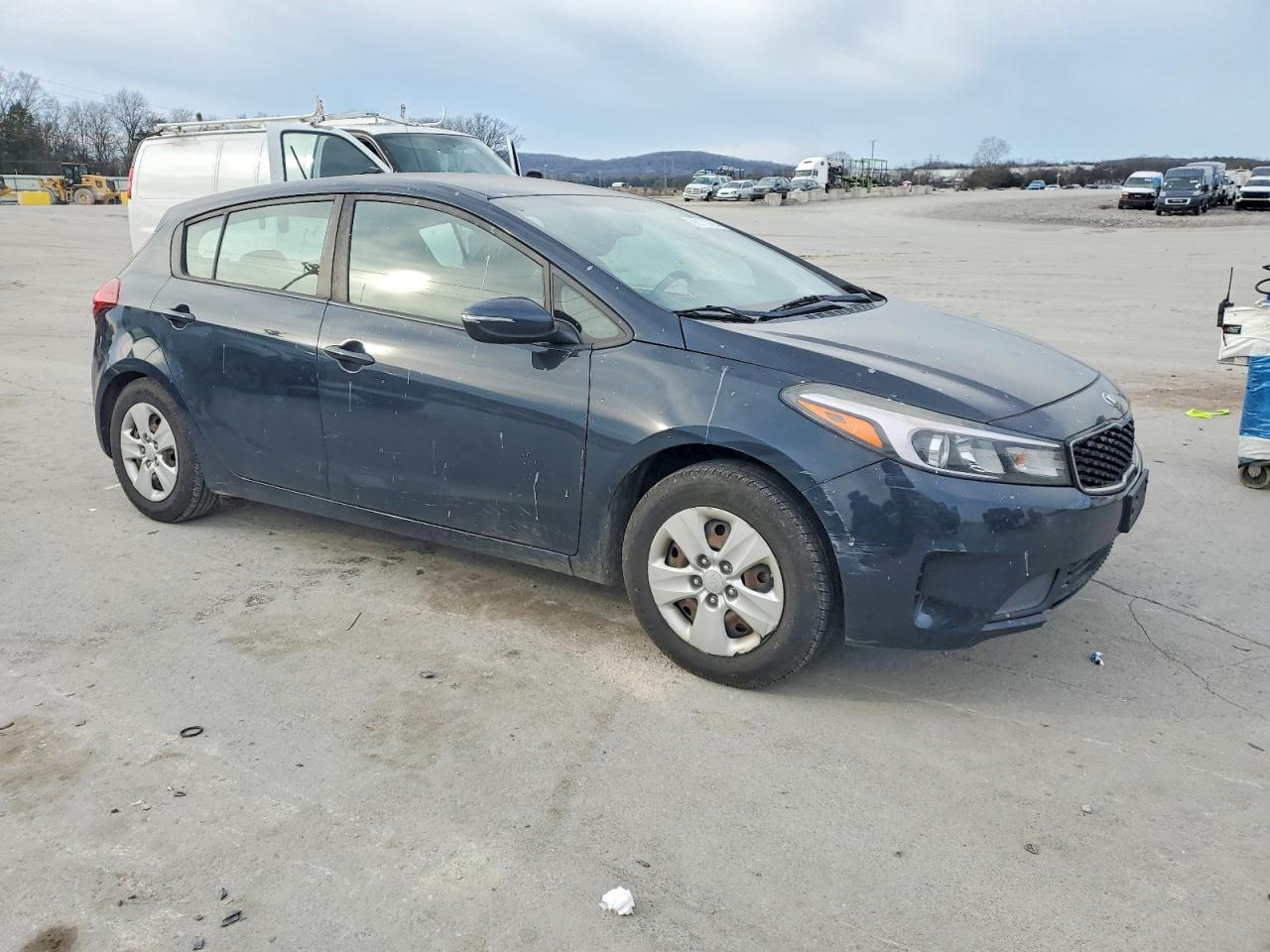 2017 KIA FORTE LX photo 4