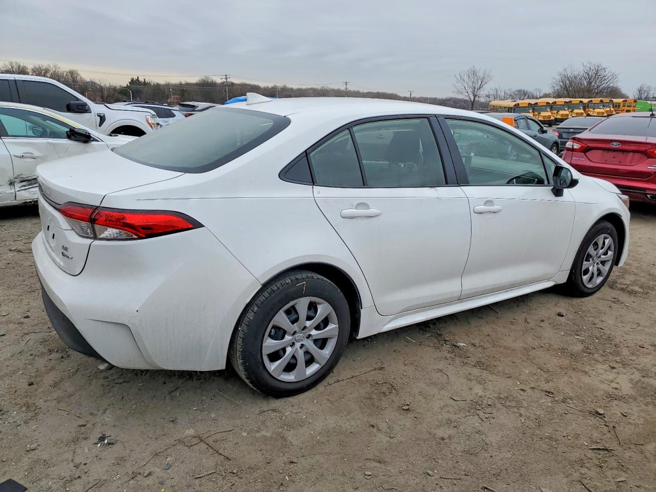 2025 TOYOTA COROLLA LE photo 3