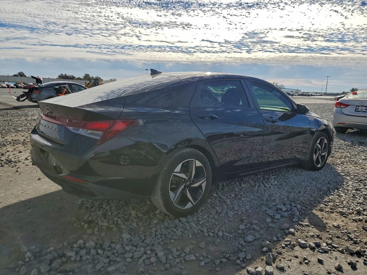 2023 HYUNDAI ELANTRA SEL photo 3