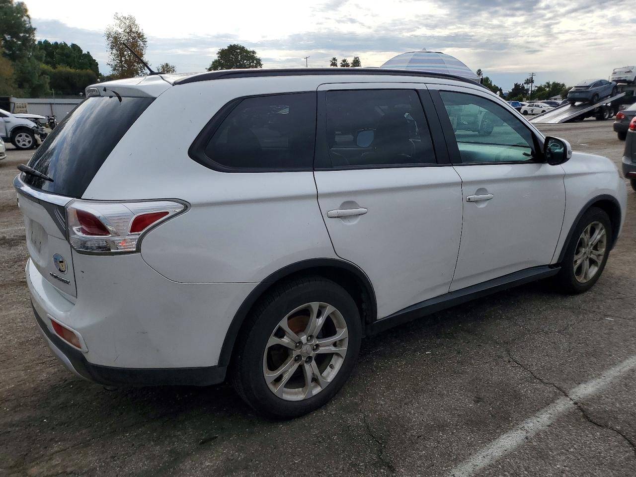 2015 MITSUBISHI OUTLANDER SE photo 3