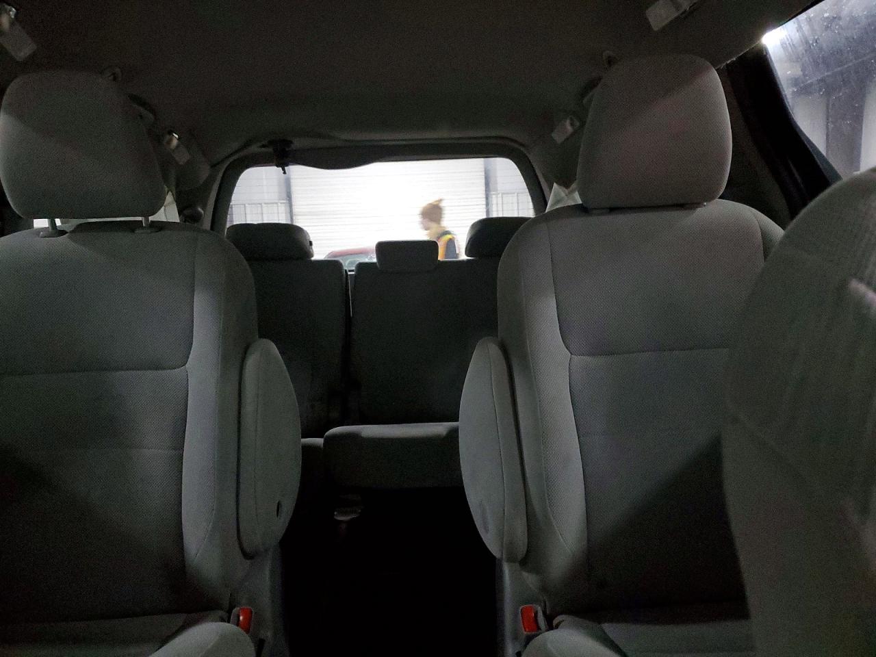2017 TOYOTA SIENNA photo 10