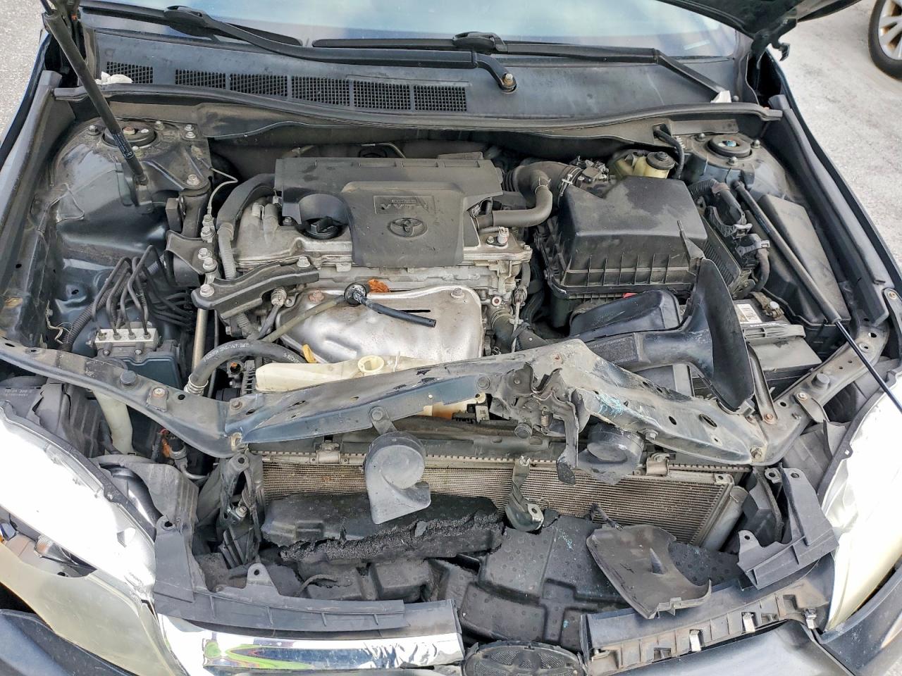 2016 TOYOTA CAMRY LE photo 11