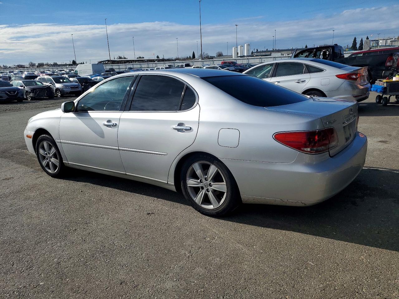 2005 LEXUS ES 330 photo 2