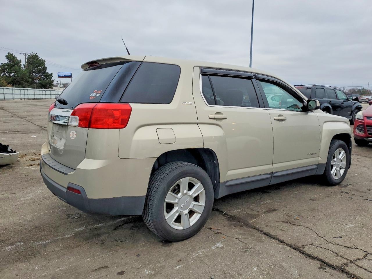 2011 GMC TERRAIN SLE photo 3