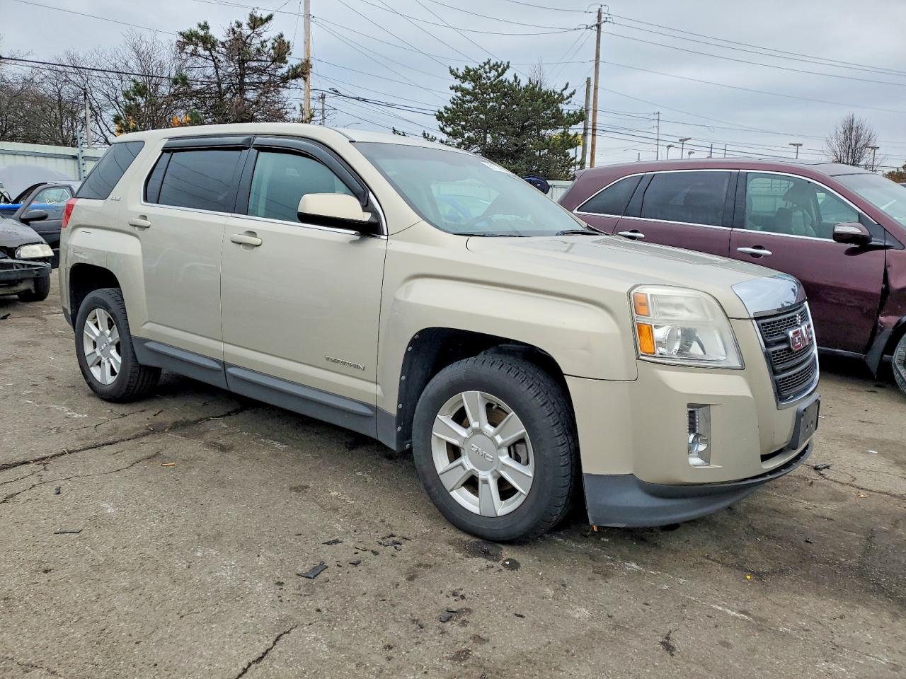 2011 GMC TERRAIN SLE photo 4