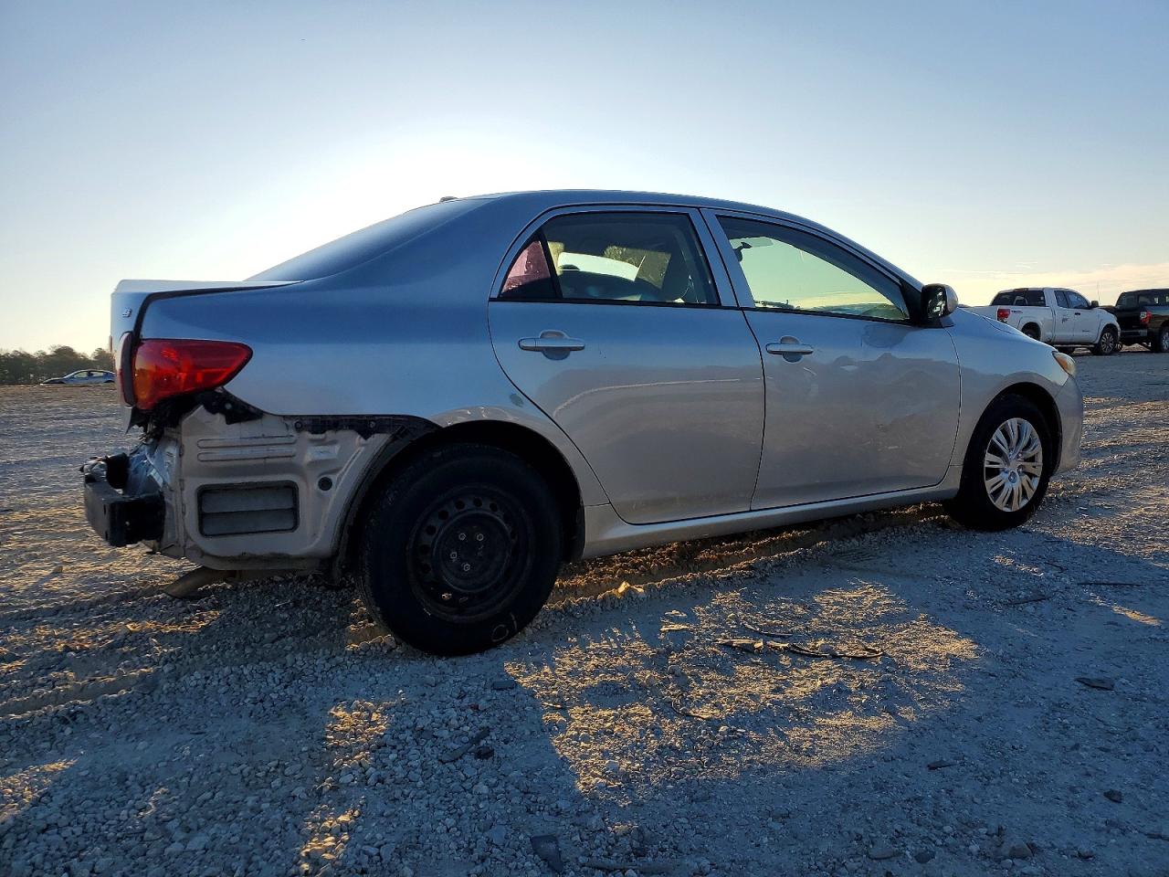 2010 TOYOTA COROLLA BASE photo 3