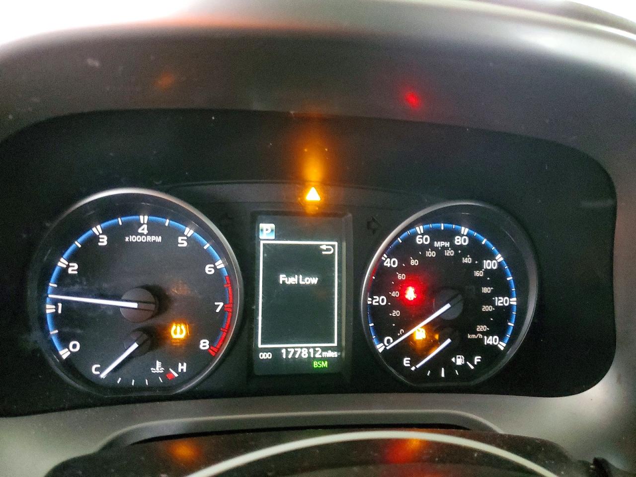 2017 TOYOTA RAV4 XLE photo 9