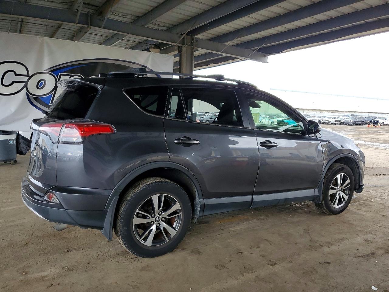 2017 TOYOTA RAV4 XLE photo 3