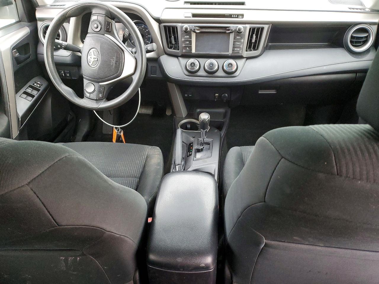 2018 TOYOTA RAV4 LE photo 8