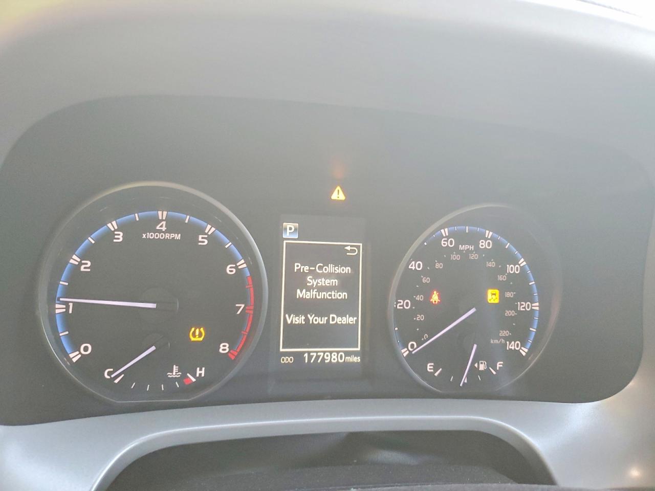 2018 TOYOTA RAV4 LE photo 9