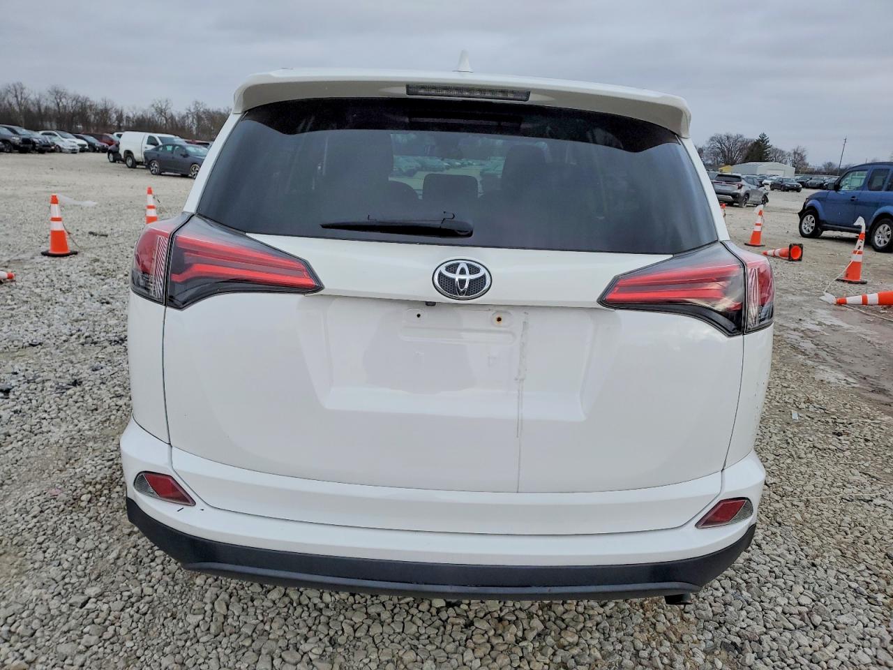 2018 TOYOTA RAV4 LE photo 6