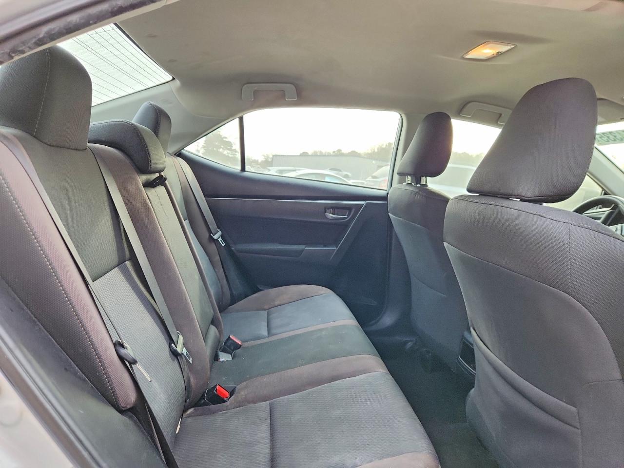 2018 TOYOTA COROLLA L photo 10