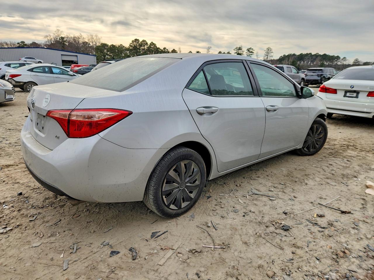 2018 TOYOTA COROLLA L photo 3