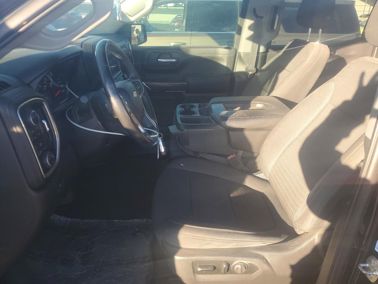 2020 CHEVROLET SILVERADO K1500 LT photo 13
