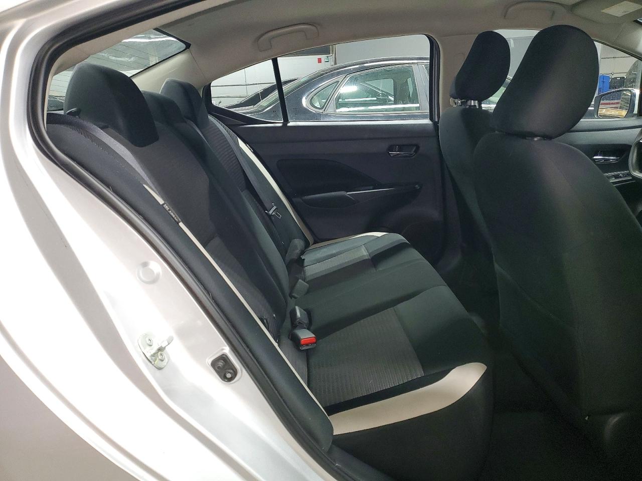 2021 NISSAN VERSA SV photo 10