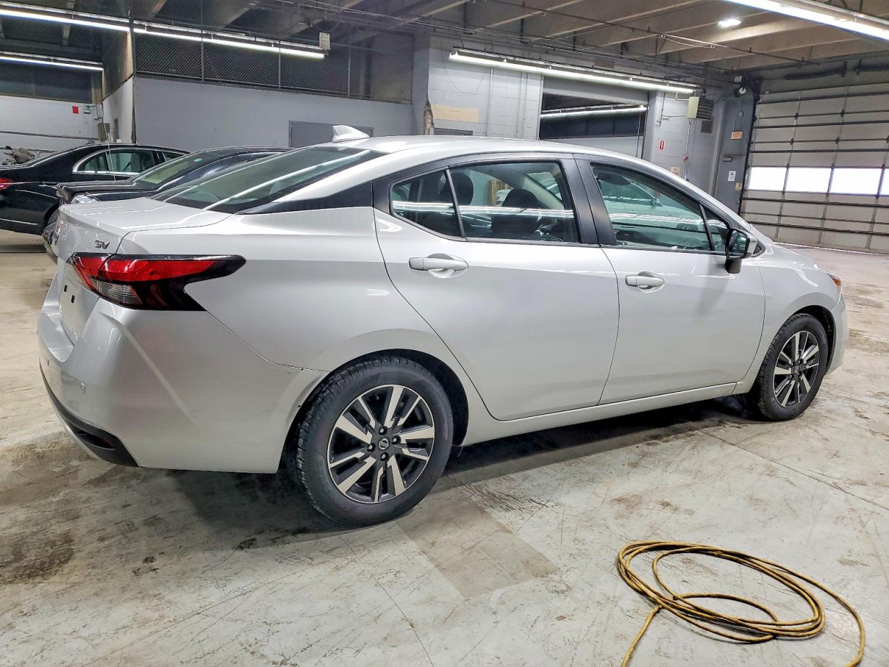 2021 NISSAN VERSA SV photo 3