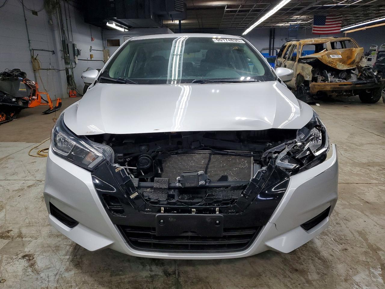 2021 NISSAN VERSA SV photo 5