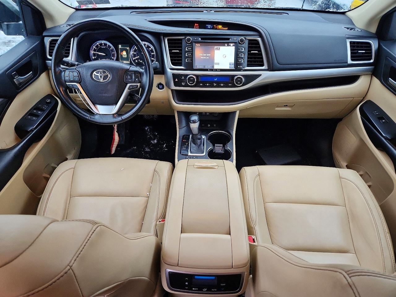 2017 TOYOTA HIGHLANDER SE photo 8