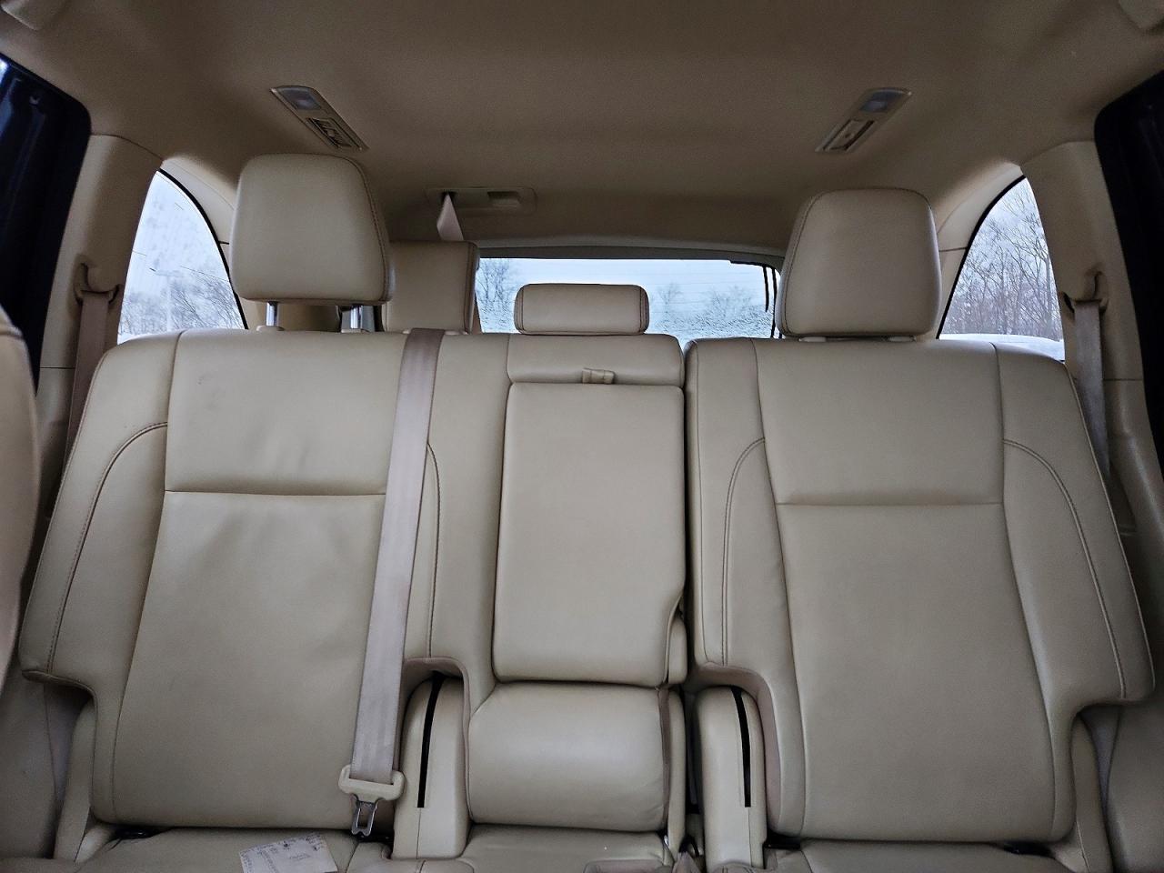 2017 TOYOTA HIGHLANDER SE photo 10