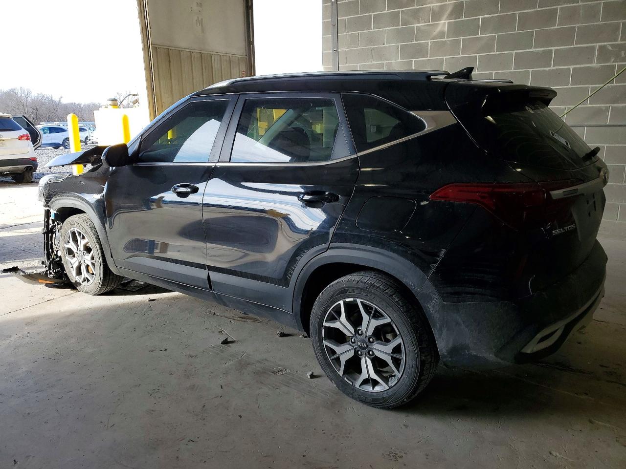 2021 KIA SELTOS EX photo 2