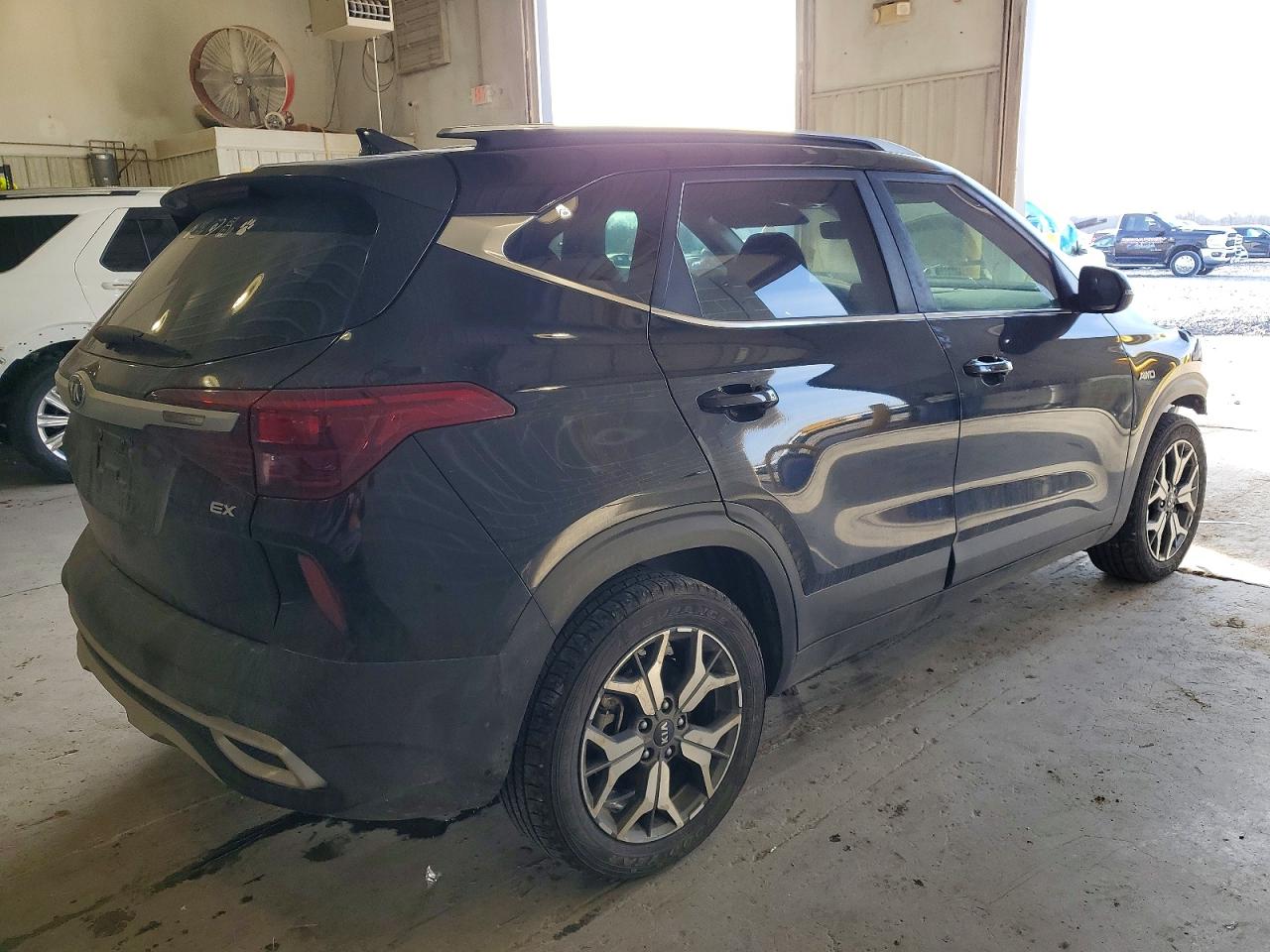 2021 KIA SELTOS EX photo 3