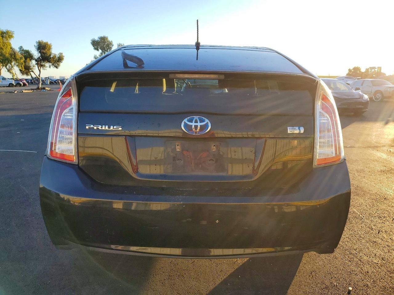 2013 TOYOTA PRIUS photo 6