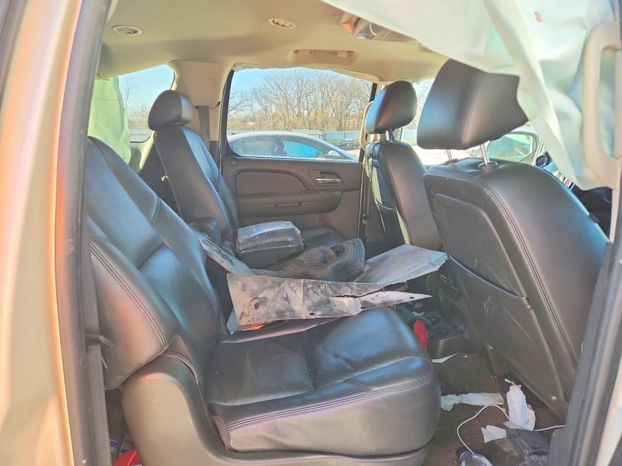 2010 CHEVROLET SUBURBAN K1500 LTZ photo 11