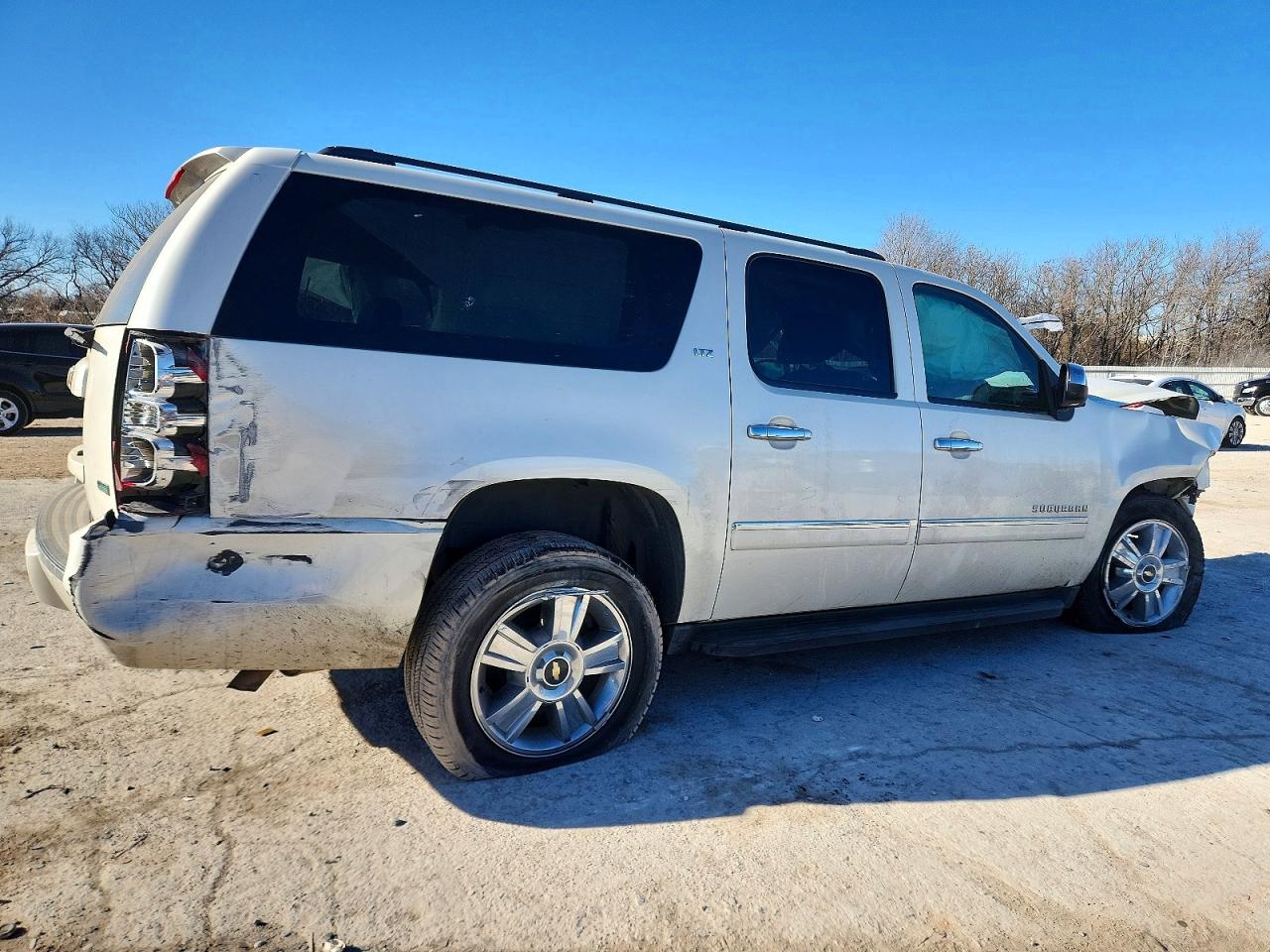2010 CHEVROLET SUBURBAN K1500 LTZ photo 3